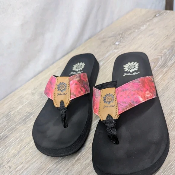 Yellow Box Pink Patterned Thong Sandals with Black Soles - Picture 7 of 7